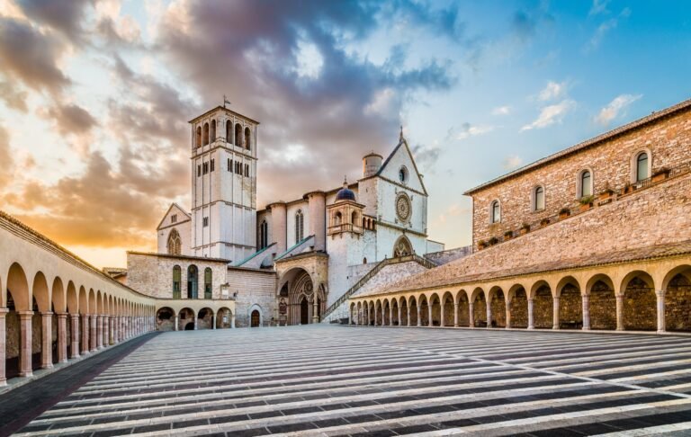 Assisi negli ultimi mesi del 2026: San Francesco, Carlo Acutis, l’autunno e il Natale