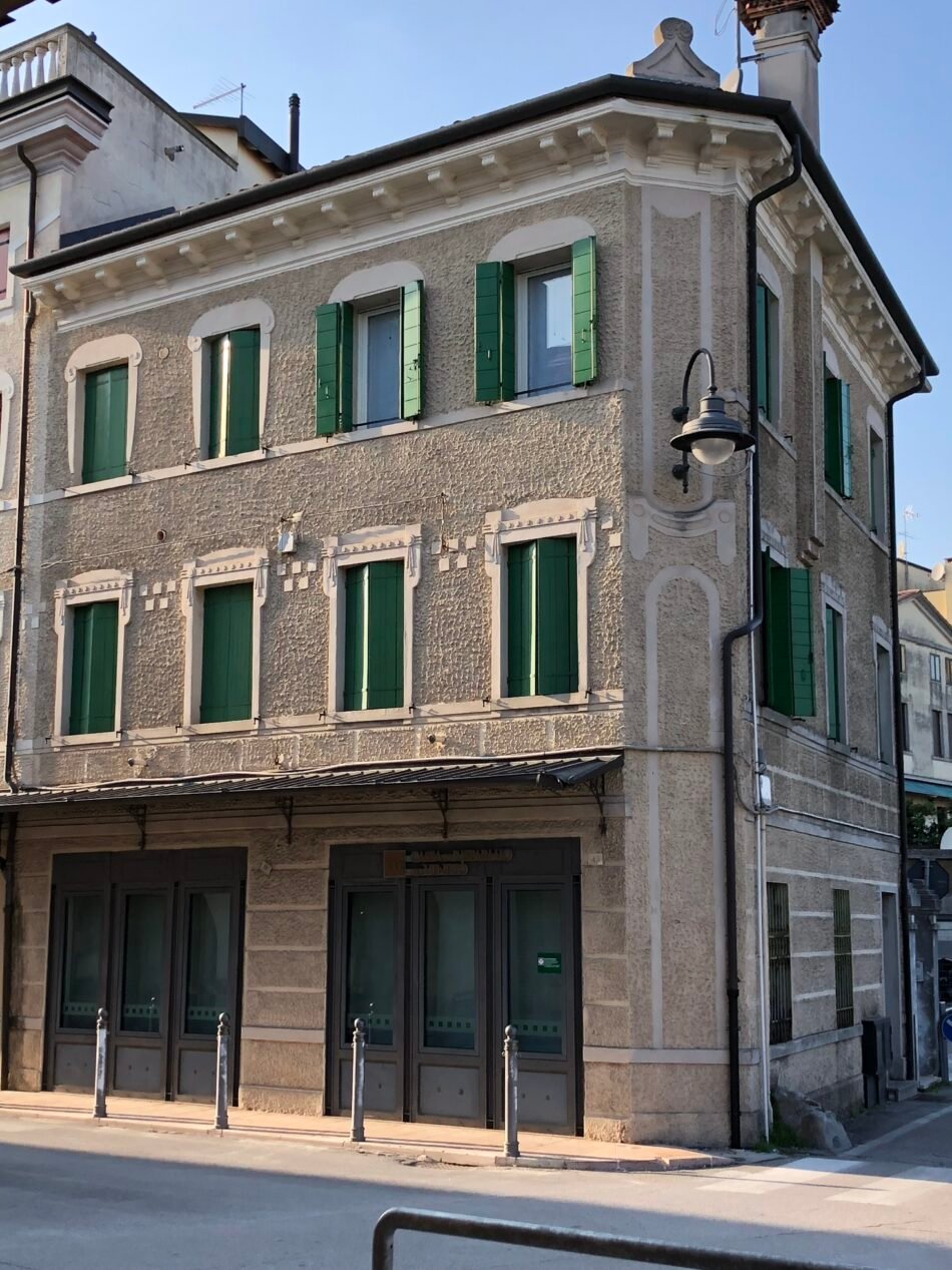 Motta Deluxe, facciata del palazzo a Motta di Livenza (Treviso)